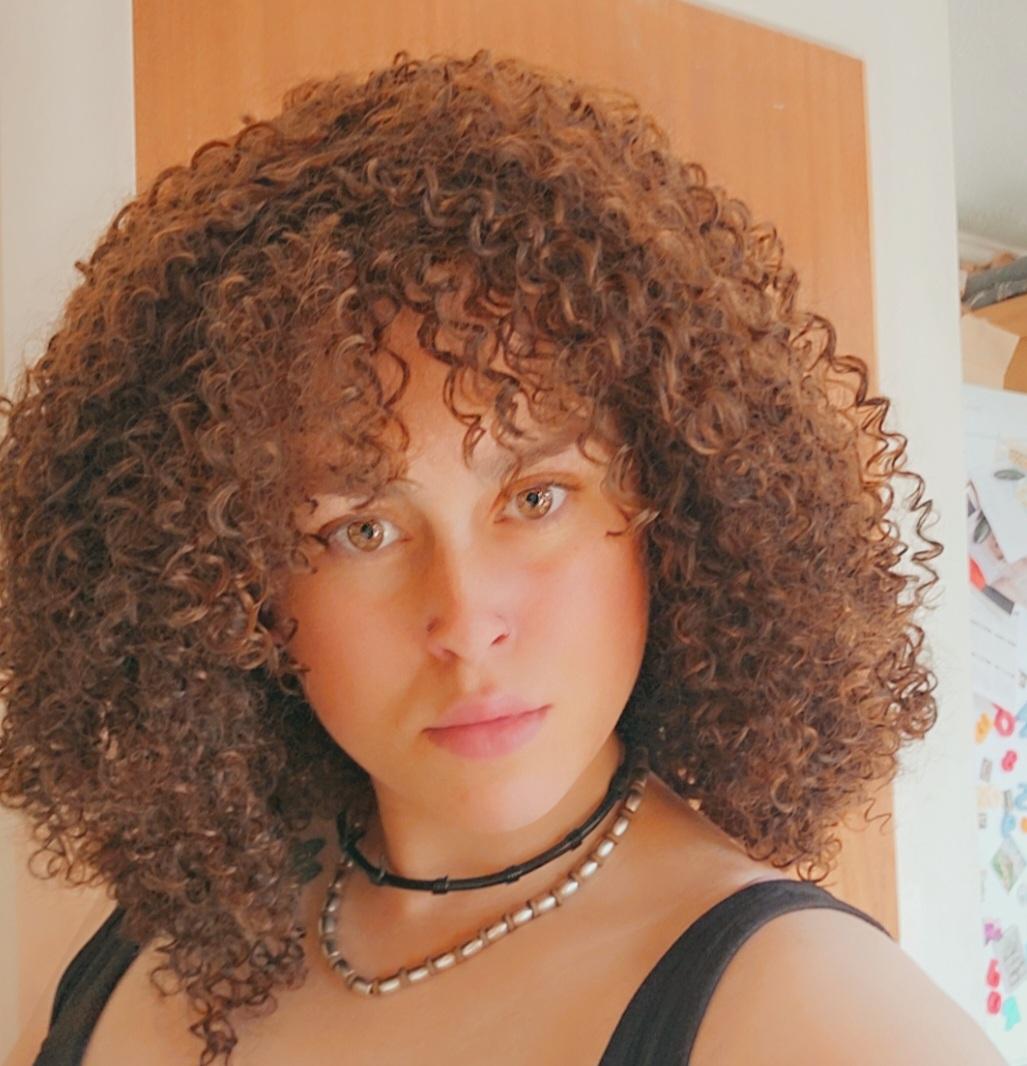 40.64 cm Afro Curly/Kinky Synthetic Wig with Bangs - Natural Look Wig for Women & Men, Easy to Style with Heat Tools, Perfect for Cosplay, Everyday & Special Events - Voluminous Curly Hairstyle, Short Hair Wig, Event Hairpiece, Secure Fit Cap, Cosplay Enthusiasts, Quick Hairstyle Change, Fashion Lovers photo review