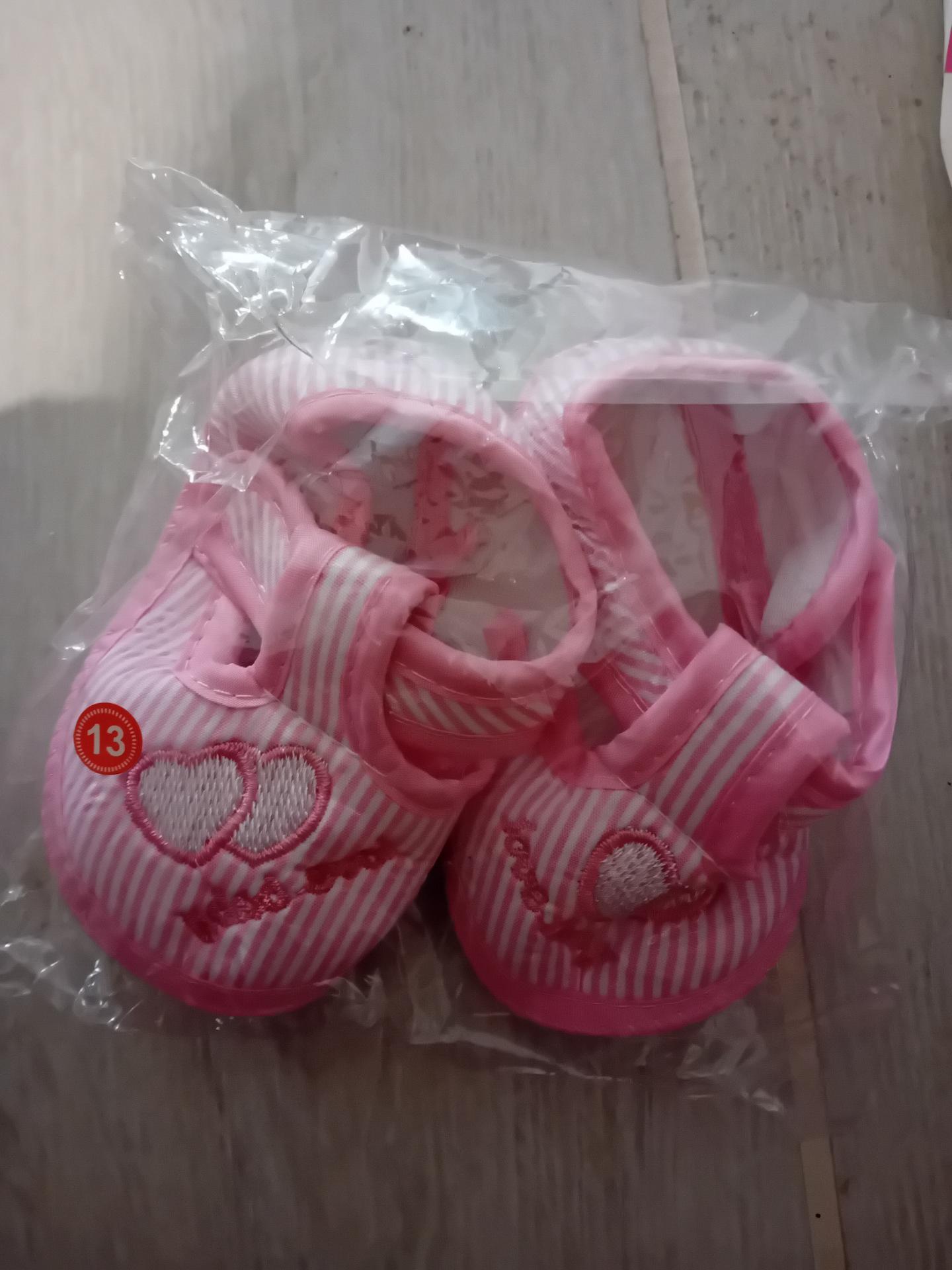 Soft-Soled Fabric Shoes with a Heart Design photo review