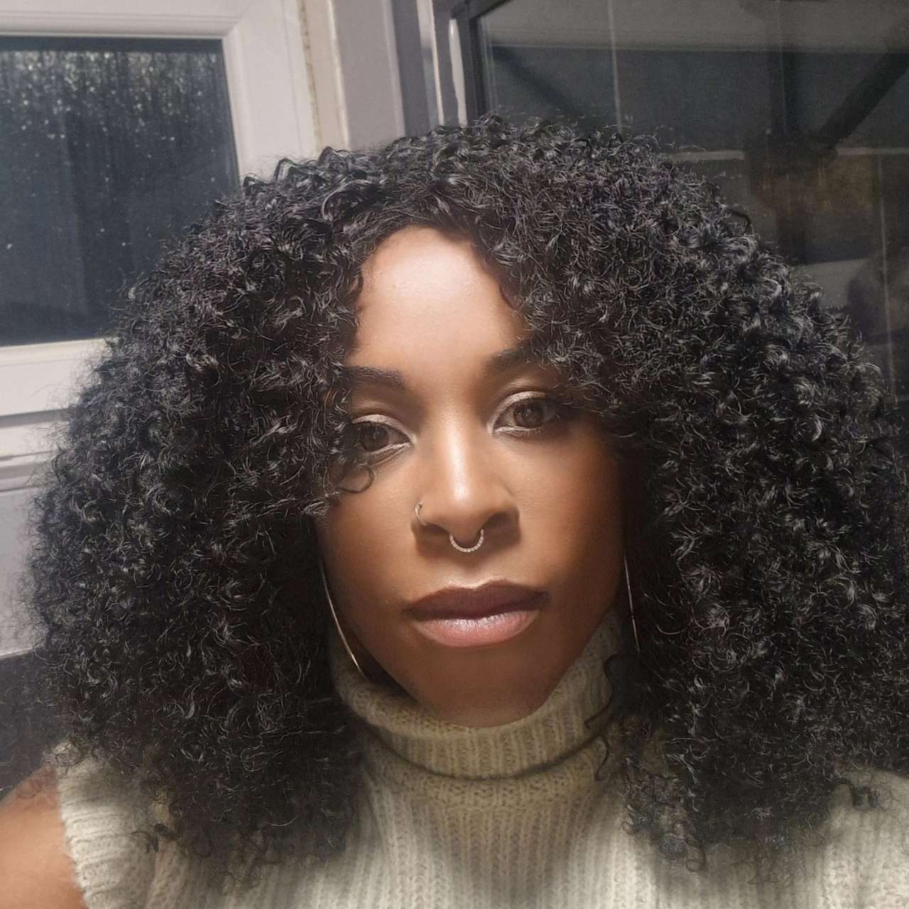 40.64 cm Afro Curly/Kinky Synthetic Wig with Bangs - Natural Look Wig for Women & Men, Easy to Style with Heat Tools, Perfect for Cosplay, Everyday & Special Events - Voluminous Curly Hairstyle, Short Hair Wig, Event Hairpiece, Secure Fit Cap, Cosplay Enthusiasts, Quick Hairstyle Change, Fashion Lovers photo review
