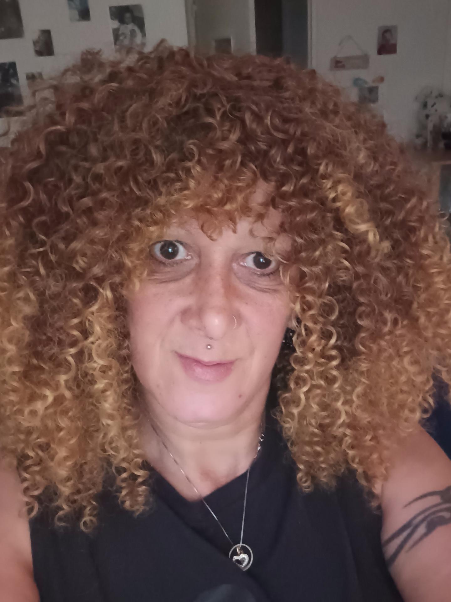40.64 cm Afro Curly/Kinky Synthetic Wig with Bangs - Natural Look Wig for Women & Men, Easy to Style with Heat Tools, Perfect for Cosplay, Everyday & Special Events - Voluminous Curly Hairstyle, Short Hair Wig, Event Hairpiece, Secure Fit Cap, Cosplay Enthusiasts, Quick Hairstyle Change, Fashion Lovers photo review