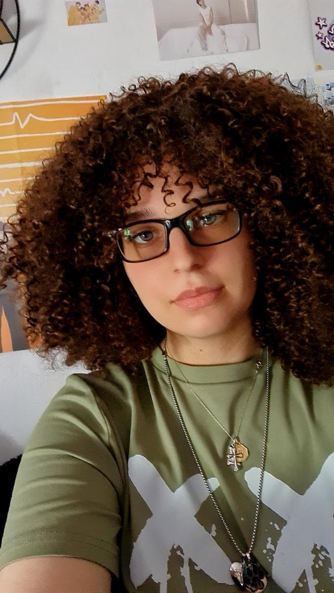 40.64 cm Afro Curly/Kinky Synthetic Wig with Bangs - Natural Look Wig for Women & Men, Easy to Style with Heat Tools, Perfect for Cosplay, Everyday & Special Events - Voluminous Curly Hairstyle, Short Hair Wig, Event Hairpiece, Secure Fit Cap, Cosplay Enthusiasts, Quick Hairstyle Change, Fashion Lovers photo review