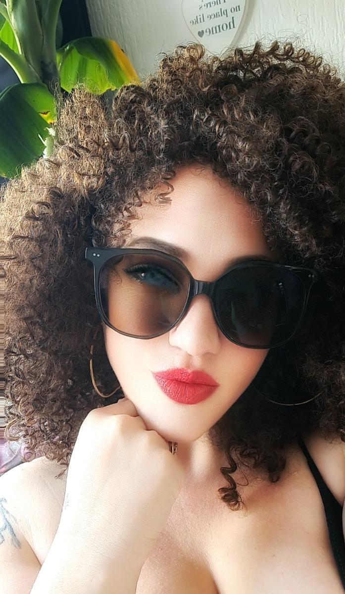 40.64 cm Afro Curly/Kinky Synthetic Wig with Bangs - Natural Look Wig for Women & Men, Easy to Style with Heat Tools, Perfect for Cosplay, Everyday & Special Events - Voluminous Curly Hairstyle, Short Hair Wig, Event Hairpiece, Secure Fit Cap, Cosplay Enthusiasts, Quick Hairstyle Change, Fashion Lovers photo review