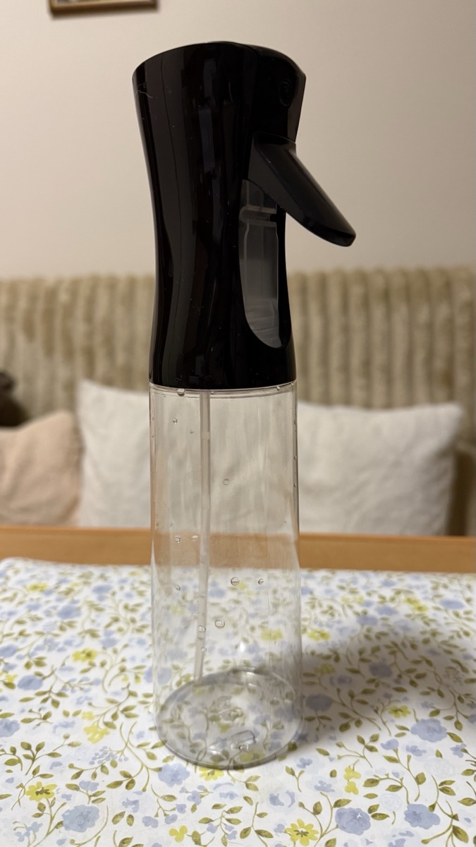 300ml Multi-Use Oil Spray Bottle - Transparent PET with Black Trigger Nozzle, Ideal for Cooking, BBQ & Baking - Easy-Level Indicator, Outdoor Safe, Oil Sprayer Bottle for Cooking Sinterklaas photo review