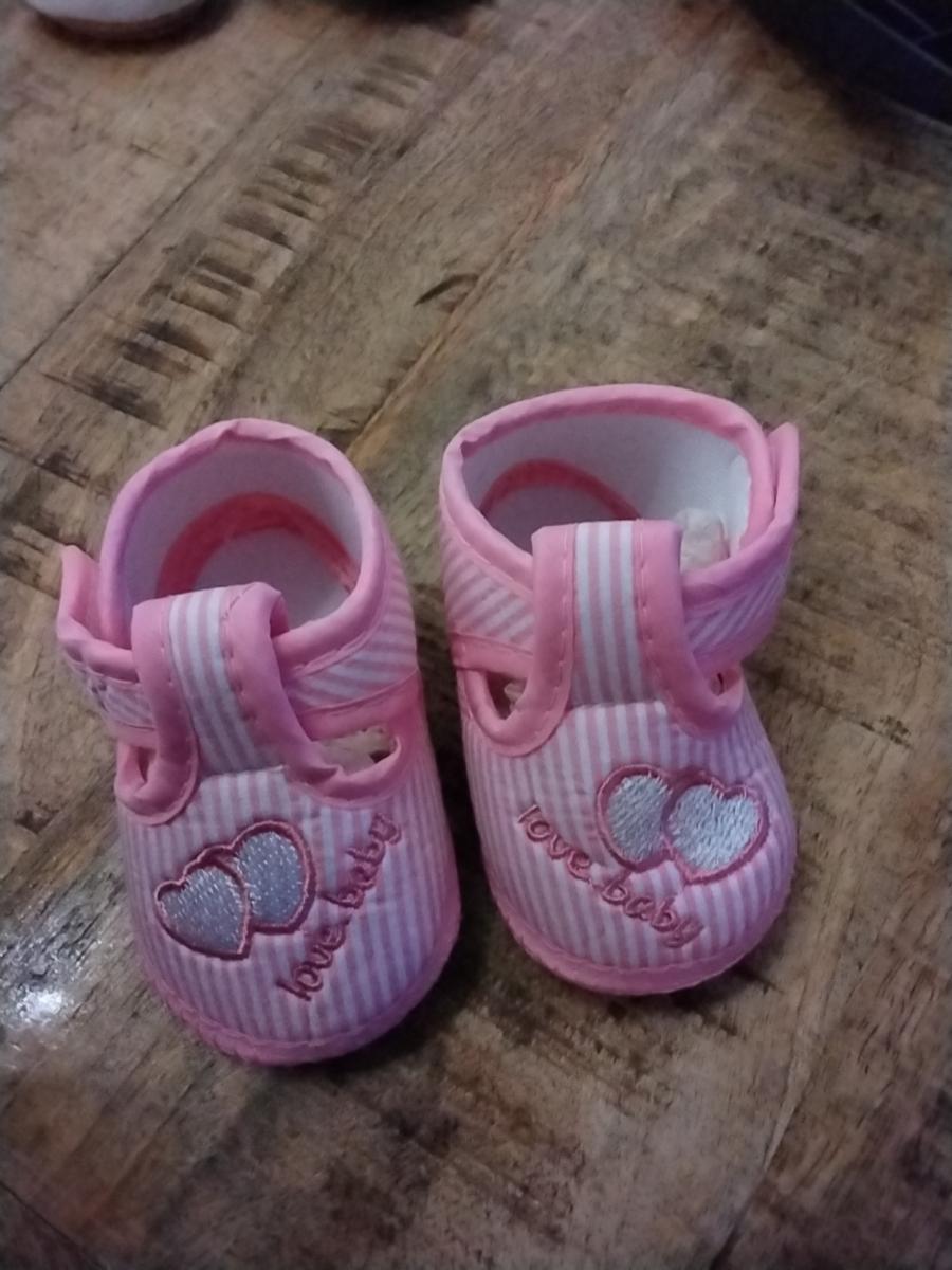 Soft-Soled Fabric Shoes with a Heart Design photo review