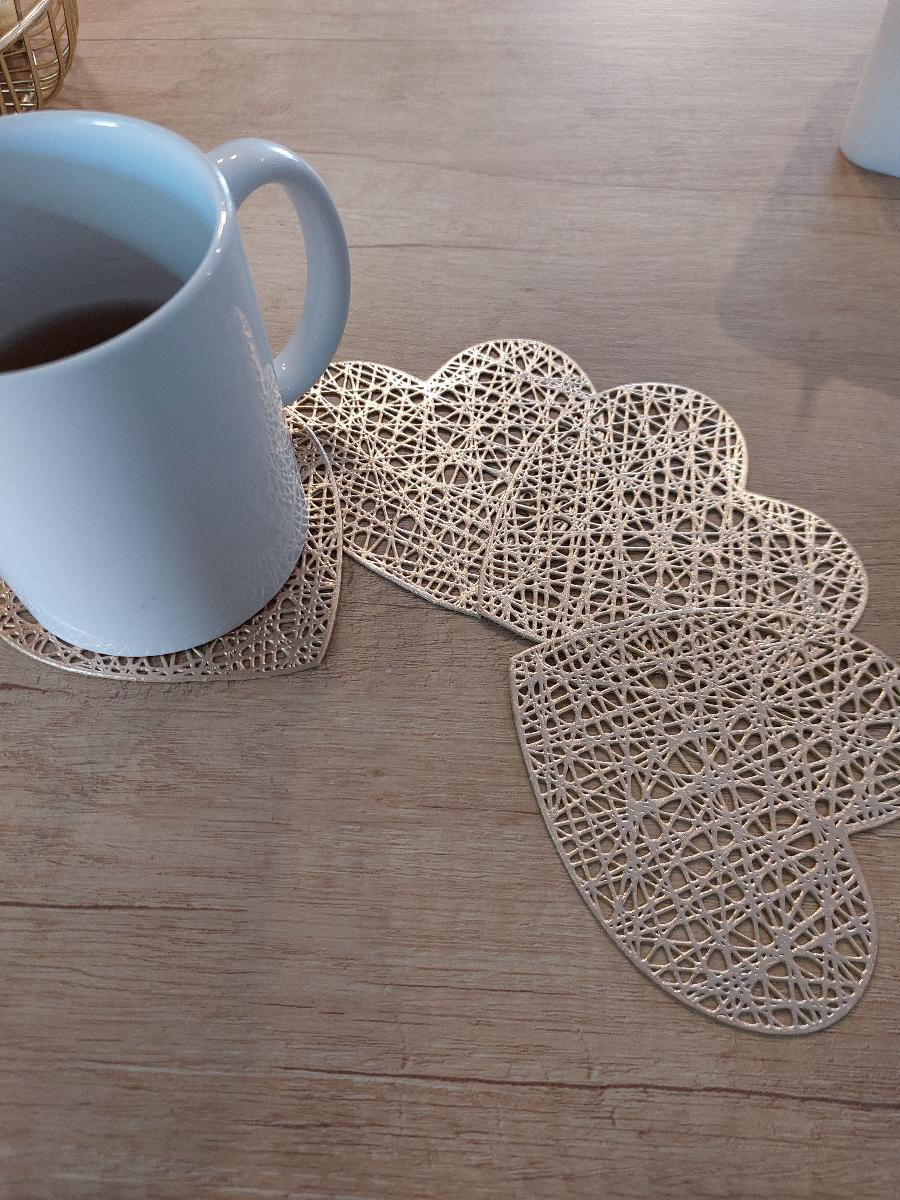 4pcs, Placemats, Creative Love Heart Shape Small Coaster, Household Decorative Meal Coaster, PVC Heat Insulation Bronzing Coaster, Coffee Non-slip Placemat, Dining Table Decor photo review