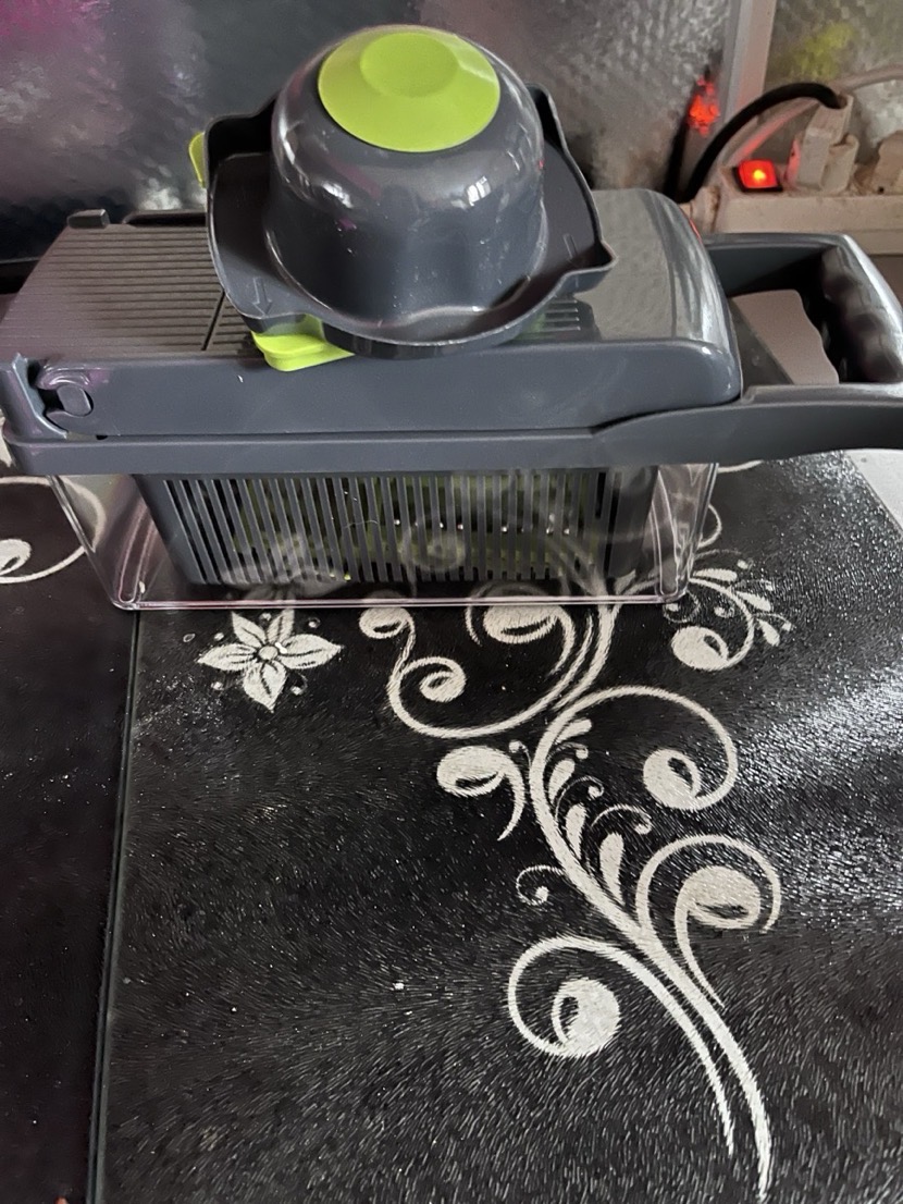 14-en-1 Hachoir et Trancheur Manuel Multifonction pour Oignons, Pommes de Terre, Tomates, Concombres - Lames Interchangeables en PET Durable avec Stockage Compact, Design Ergonomique, Matériau Haut de Gamme, Idéal pour Cuisine Maison, Sans Électricité, Construction Robuste, Facile à Ranger photo review