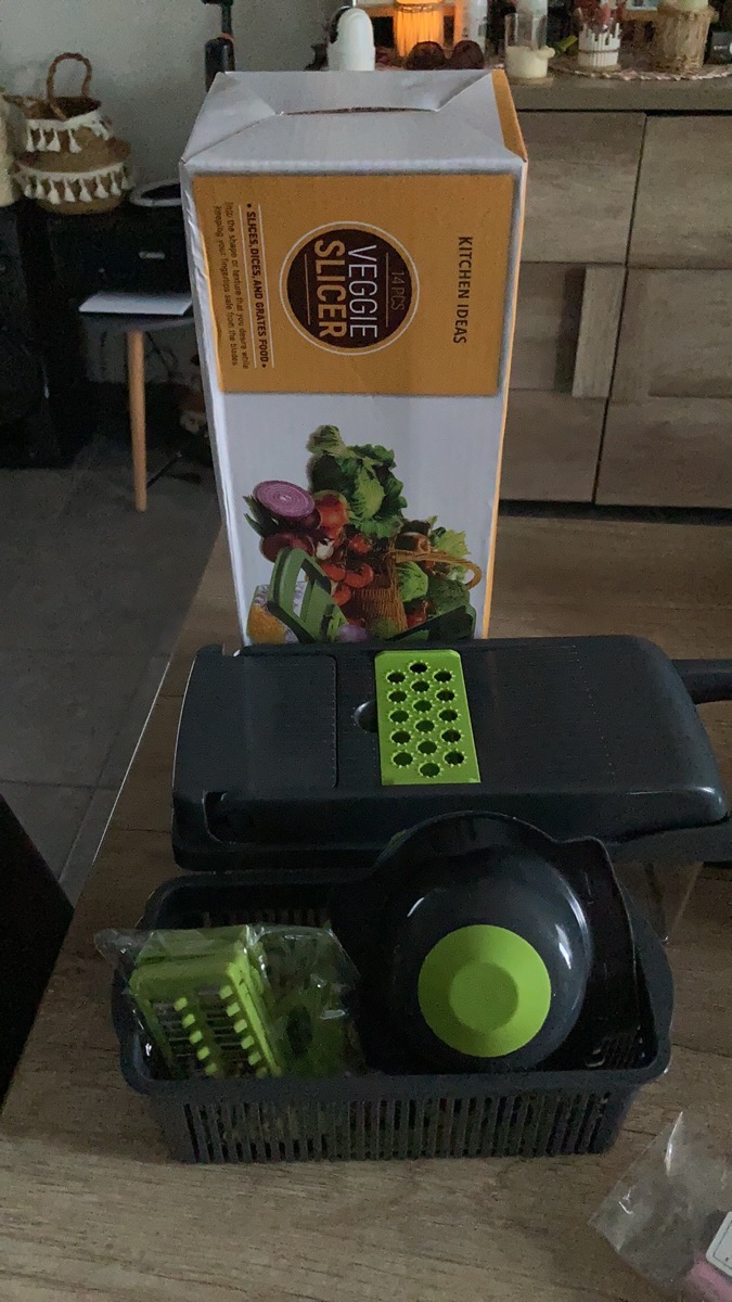 14-en-1 Hachoir et Trancheur Manuel Multifonction pour Oignons, Pommes de Terre, Tomates, Concombres - Lames Interchangeables en PET Durable avec Stockage Compact, Design Ergonomique, Matériau Haut de Gamme, Idéal pour Cuisine Maison, Sans Électricité, Construction Robuste, Facile à Ranger photo review