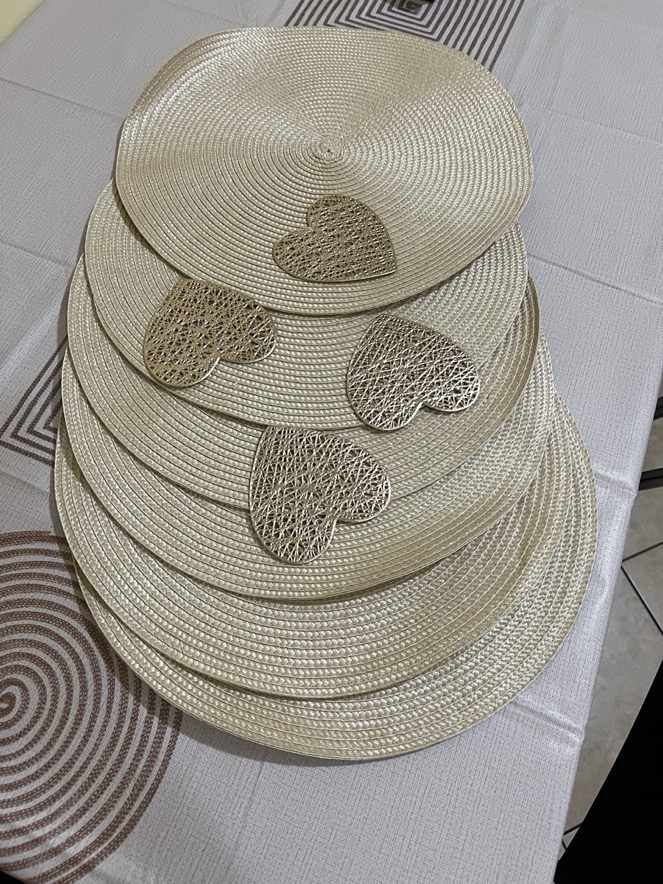 4pcs, Placemats, Creative Love Heart Shape Small Coaster, Household Decorative Meal Coaster, PVC Heat Insulation Bronzing Coaster, Coffee Non-slip Placemat, Dining Table Decor photo review