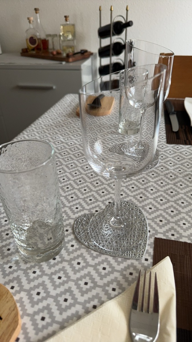 4pcs, Placemats, Creative Love Heart Shape Small Coaster, Household Decorative Meal Coaster, PVC Heat Insulation Bronzing Coaster, Coffee Non-slip Placemat, Dining Table Decor photo review