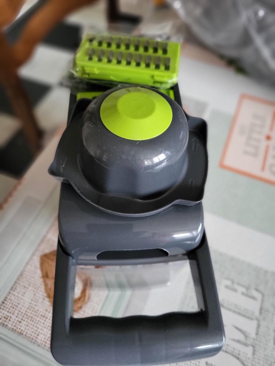 14-en-1 Hachoir et Trancheur Manuel Multifonction pour Oignons, Pommes de Terre, Tomates, Concombres - Lames Interchangeables en PET Durable avec Stockage Compact, Design Ergonomique, Matériau Haut de Gamme, Idéal pour Cuisine Maison, Sans Électricité, Construction Robuste, Facile à Ranger photo review