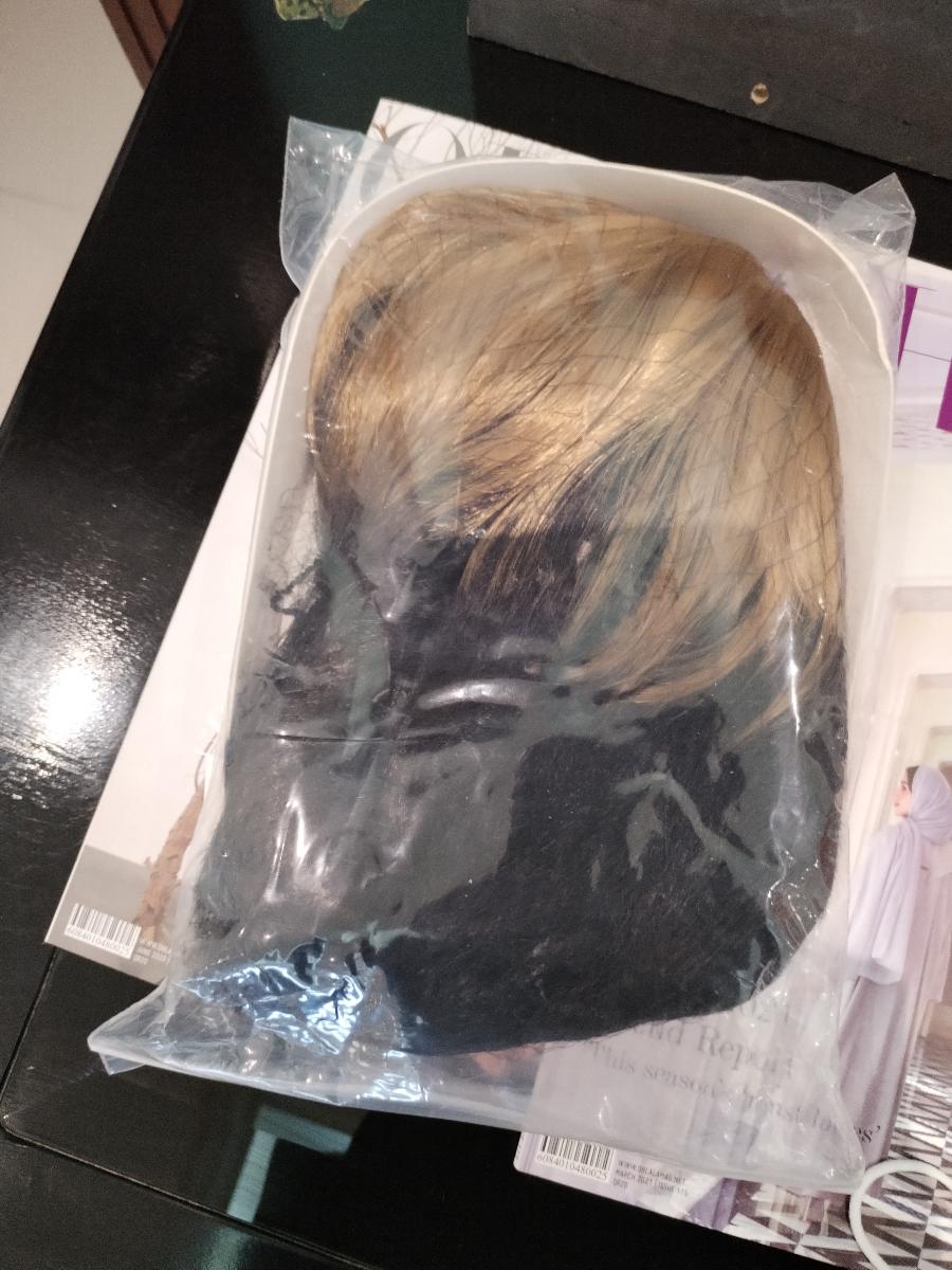Black Yellow Mixed Color Ultra-Short Wig with Bangs Women'S Synthetic Wig Black Yellow Bicolor Burgundy Black Bicolor Suitable for Daily Wear Halloween Christmas Party Cosplay Light Curly Wig photo review