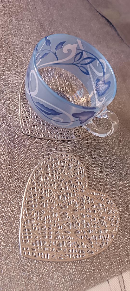 4pcs, Placemats, Creative Love Heart Shape Small Coaster, Household Decorative Meal Coaster, PVC Heat Insulation Bronzing Coaster, Coffee Non-slip Placemat, Dining Table Decor photo review