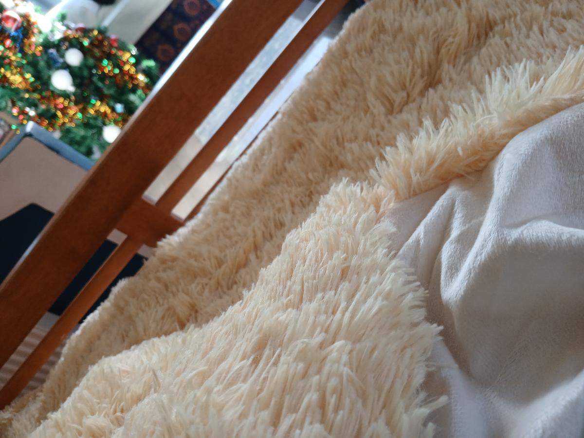 Ultra-Soft Faux Mink Plush Throw Blanket - Thick, Lightweight & Warm For All Seasons, Versatile Solid Color Design, Machine Washable, Christmas Present photo review