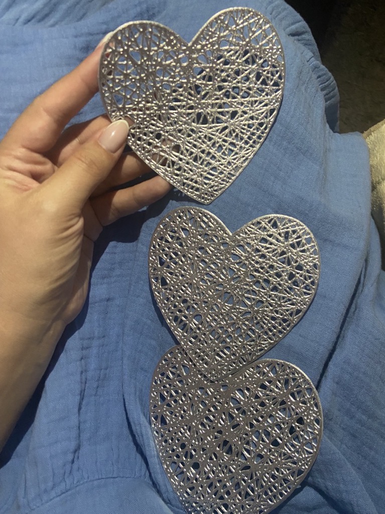 4pcs, Placemats, Creative Love Heart Shape Small Coaster, Household Decorative Meal Coaster, PVC Heat Insulation Bronzing Coaster, Coffee Non-slip Placemat, Dining Table Decor photo review