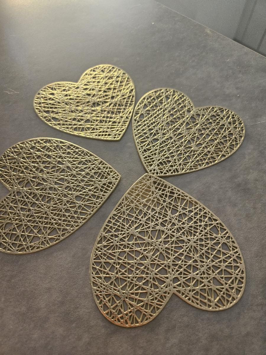4pcs, Placemats, Creative Love Heart Shape Small Coaster, Household Decorative Meal Coaster, PVC Heat Insulation Bronzing Coaster, Coffee Non-slip Placemat, Dining Table Decor photo review