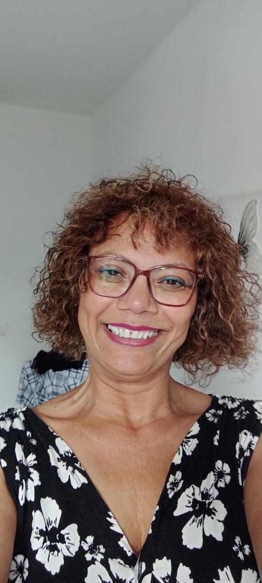 Glueless Brazilian Remy Human Hair Wig - Highlight Color Short Curly Bob with Bangs, Wear-to-Go Wig Suitable for Women & Men, Density Curly Hair for Daily Use & Special Events (No Glue Required) photo review