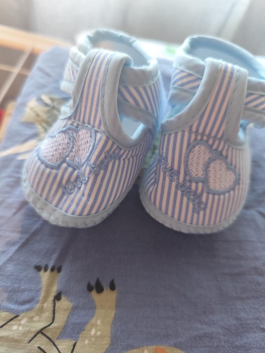 Soft-Soled Fabric Shoes with a Heart Design photo review