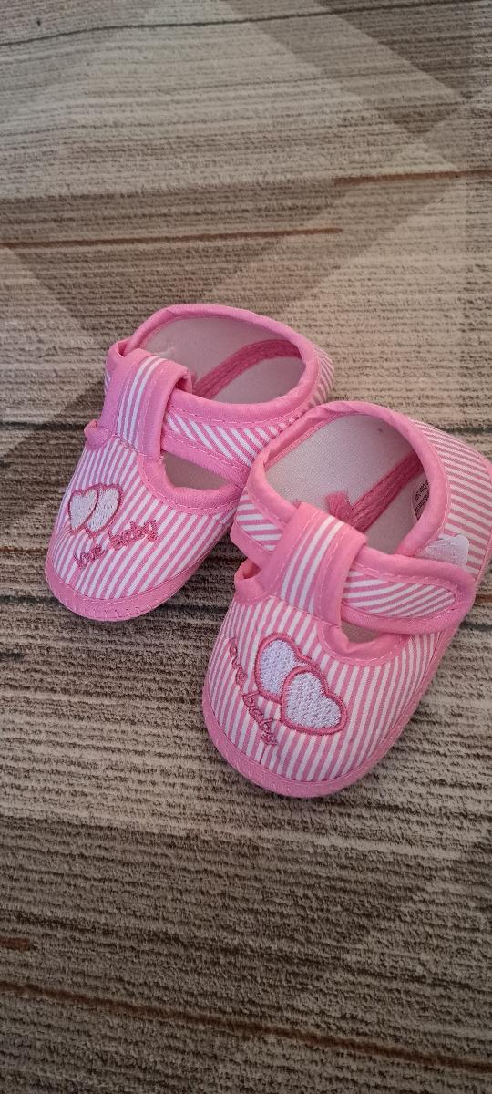Soft-Soled Fabric Shoes with a Heart Design photo review