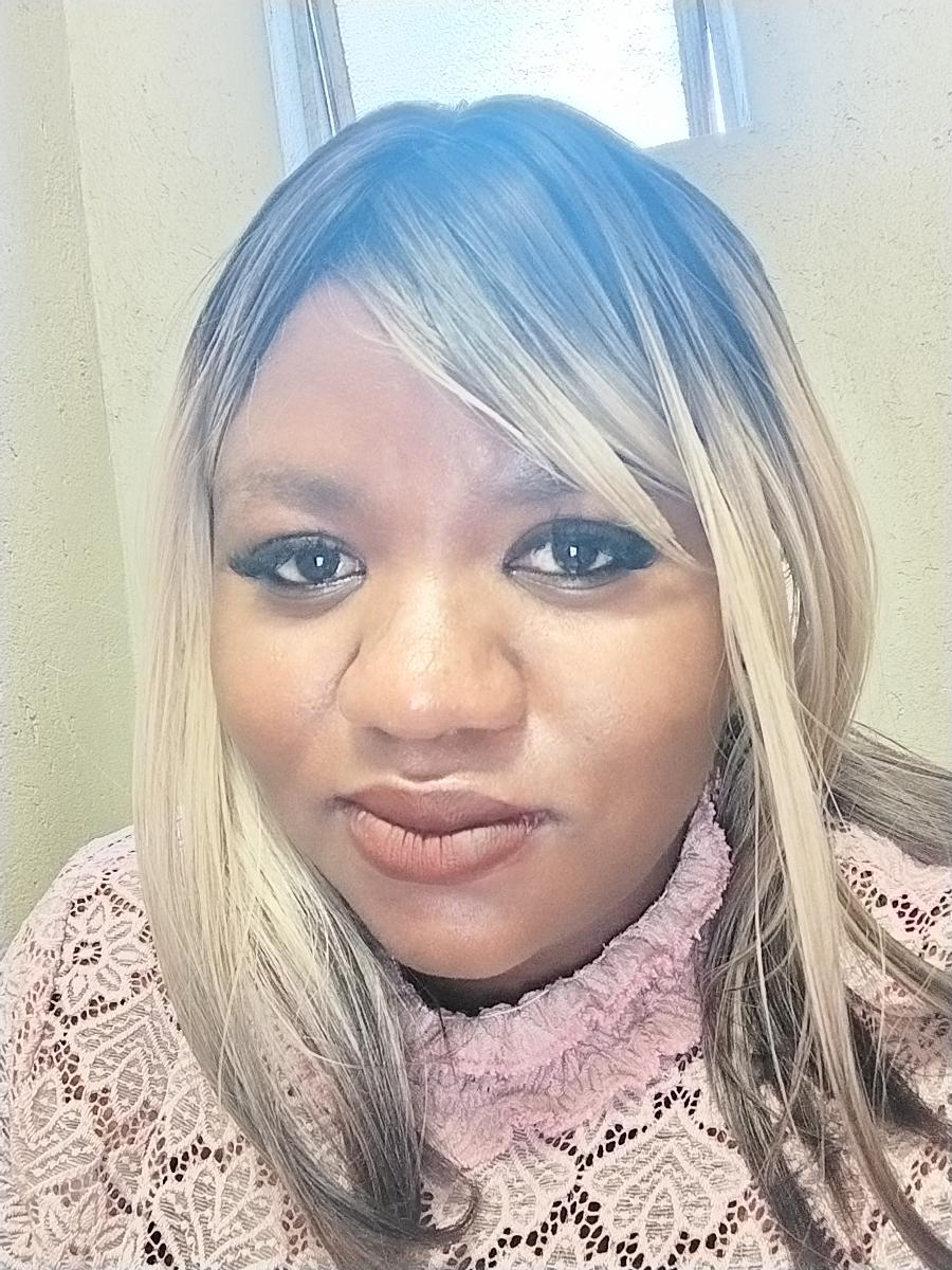 Straight Synthetic Wig with Bangs, Featuring a Matte End And Breathable Rose Net Cap, Suitable for Women And Made from High-Temperature Fibers photo review