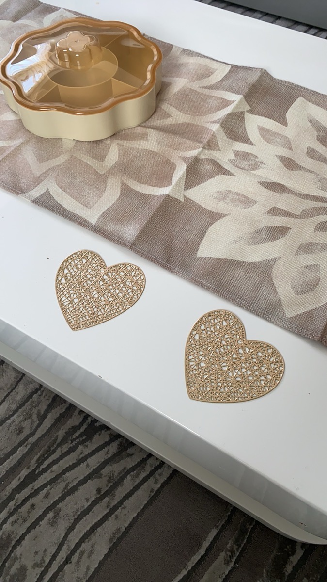 4pcs, Placemats, Creative Love Heart Shape Small Coaster, Household Decorative Meal Coaster, PVC Heat Insulation Bronzing Coaster, Coffee Non-slip Placemat, Dining Table Decor photo review