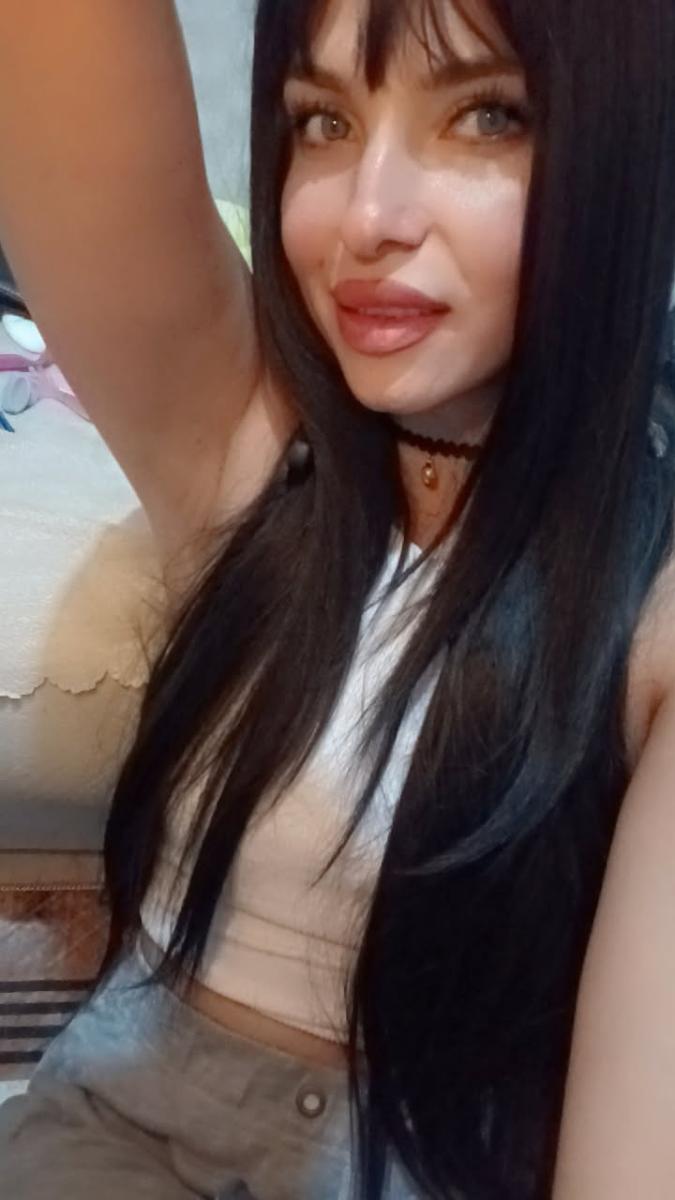 Long Straight Black Wig with Bangs High Layered 150% Density Black Wigs for Women Daily Party Use Synthetic Fiber Wig Heat Resistant 86.36 cm photo review
