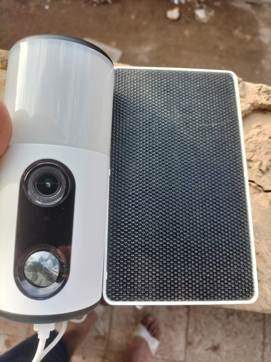 Caméra solaire extérieure sans fil, caméra projecteur, vidéo avec vision nocturne couleur, audio bidirectionnel, sirène à détection de mouvement, accès multi-utilisateurs, stockage local sur carte SD et abonnement cloud en option, compatible Alexa, ANRAN photo review