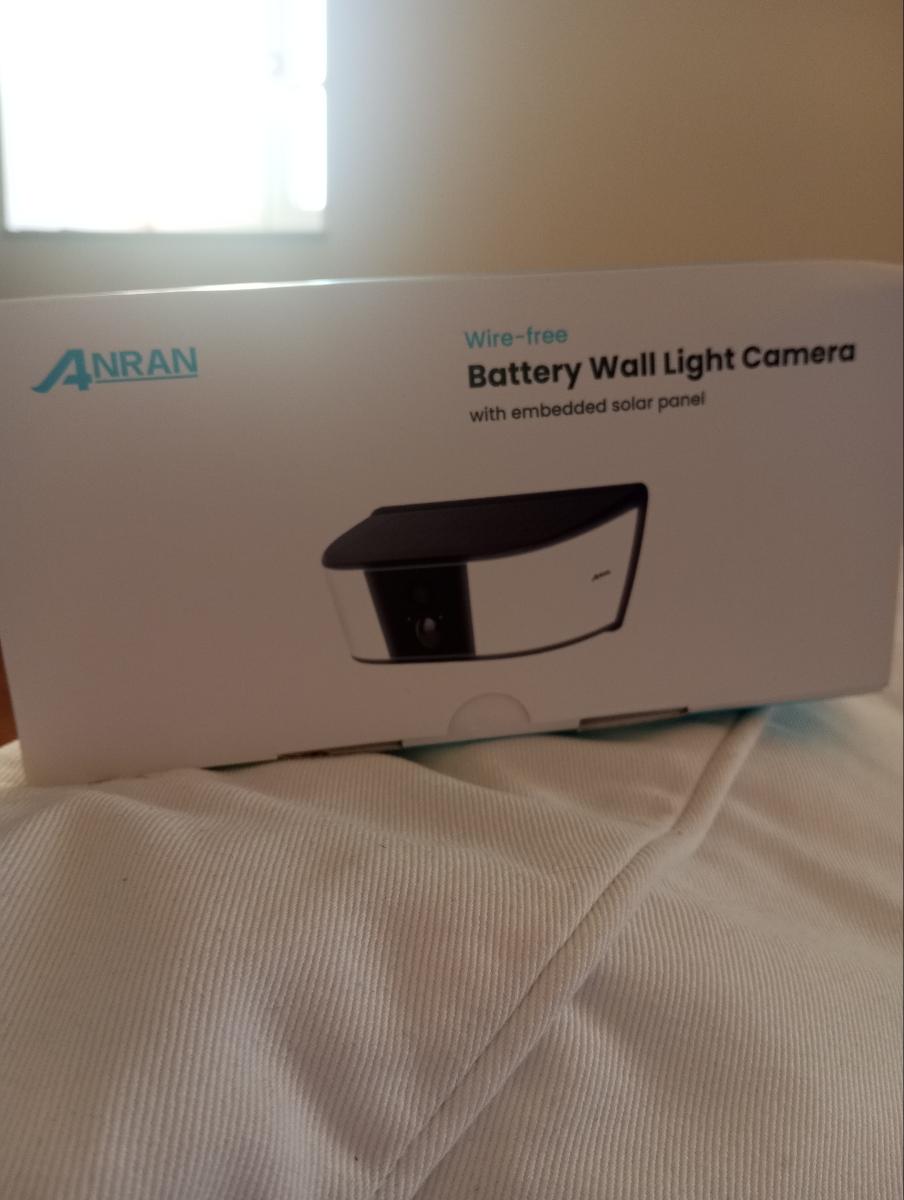 ANRAN Caméra Murale Solaire, une caméra de sécurité solaire d'extérieur qui double comme applique murale, avec connectivité sans fil 2.4G pour la sécurité de la maison, détection de mouvement IA, éclairage activé par le mouvement, vision nocturne couleur, sirène photo review