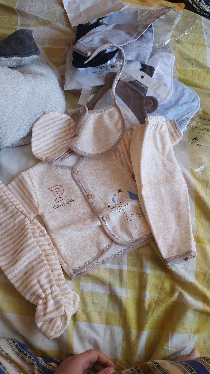 Baby Newborn Spring & Summer 5pcs Set, 0-3 Months Baby Outfit, Random Cute Cartoon Designs, Machine Washable, 1 Top, 2 Pants, Hat, Bib, Perfect for Outdoor, The Best Gift for Newborns and Pregnant Moms, Perfect for Outdoor photo review