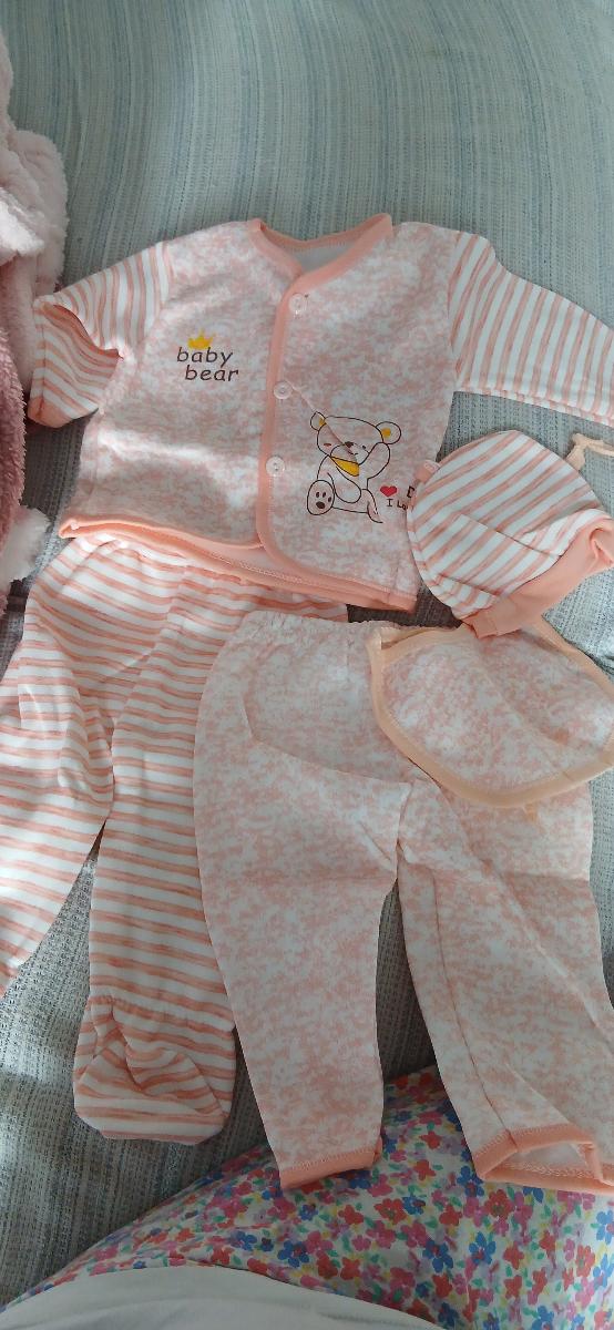 Baby Newborn Spring & Summer 5pcs Set, 0-3 Months Baby Outfit, Random Cute Cartoon Designs, Machine Washable, 1 Top, 2 Pants, Hat, Bib, Perfect for Outdoor, The Best Gift for Newborns and Pregnant Moms, Perfect for Outdoor photo review