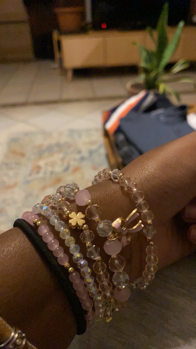 5-Pack Glass Oil Painting Pendant Hand String Set, 5pcs Pink Minimalist Stylish Bow Clover Stackable Bracelet Set photo review