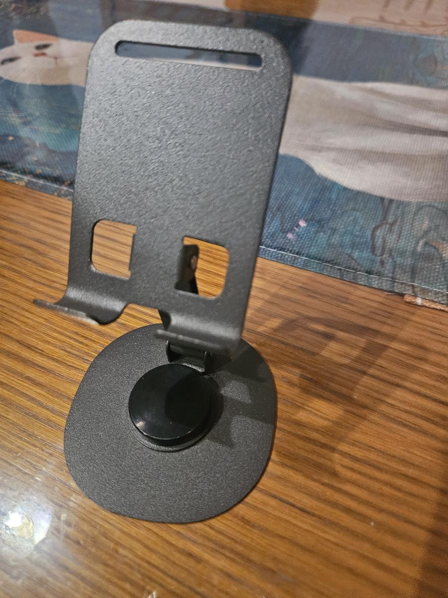 Support Téléphone Portable, Support de Bureau Rotatif à 360°, avec Hauteur Réglable en Deux Niveaux et un Design Pliable, Adapté à une Utilisation au Bureau et au Chevet, Très Compatible photo review