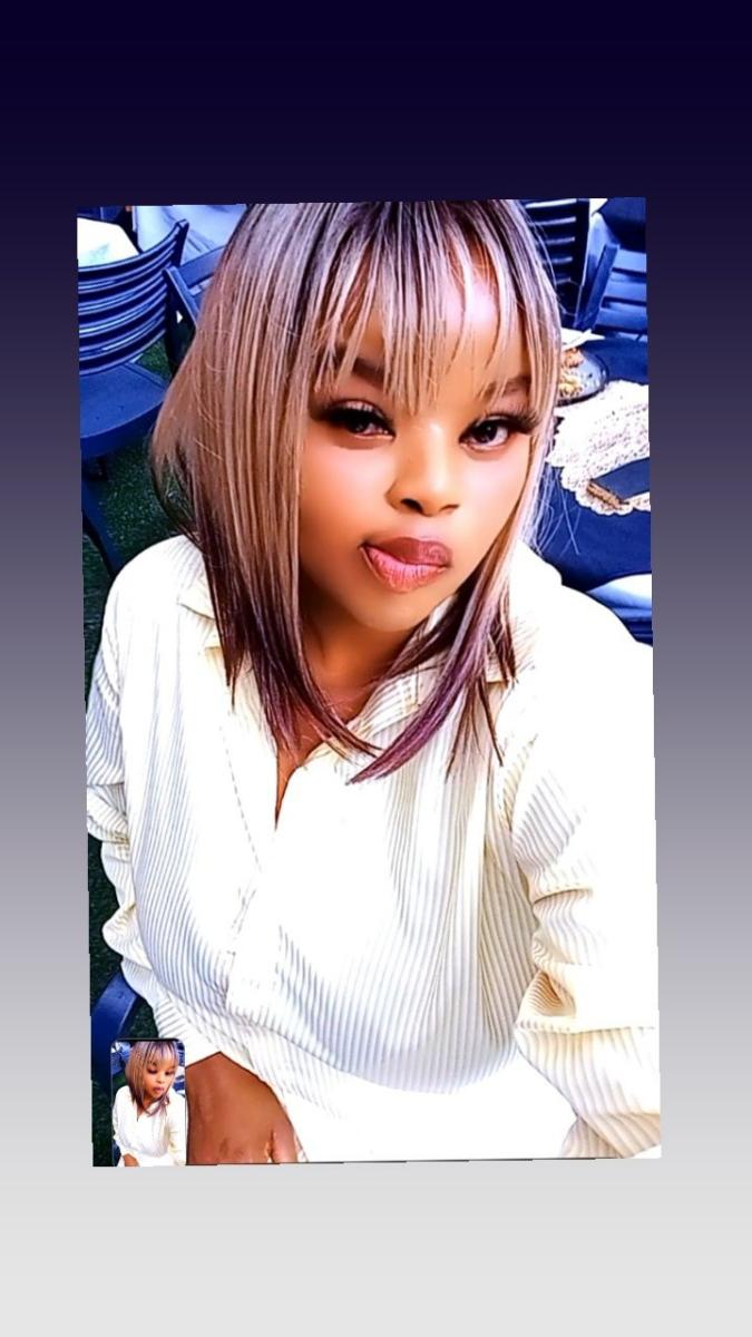 Straight Synthetic Wig with Bangs, Featuring a Matte End And Breathable Rose Net Cap, Suitable for Women And Made from High-Temperature Fibers photo review