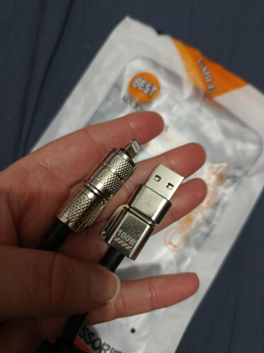 Огляд кабелю 4 в 1 USB-C / Lightning з Temu: один шнур для всіх гаджетів — фото покупця
