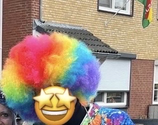Discount Promotion on Colorful Curly Clown Wigs for Costume Parties, Complete with Funny Glasses And a Hairnet for Fans photo review