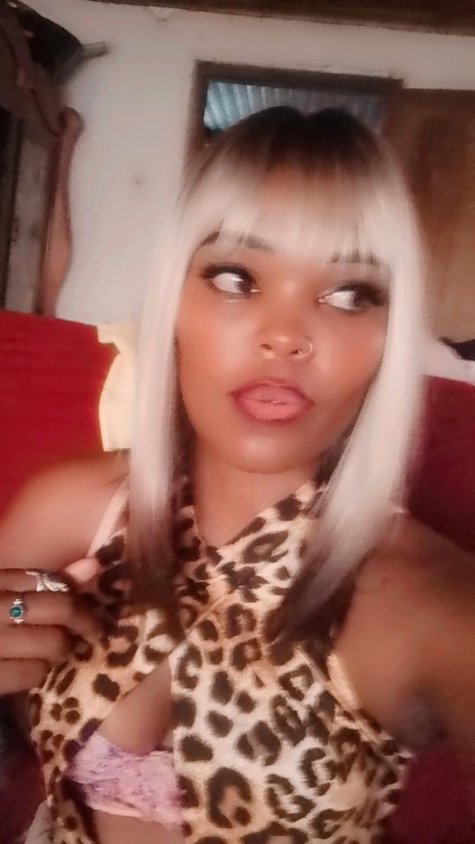 Straight Synthetic Wig with Bangs, Featuring a Matte End And Breathable Rose Net Cap, Suitable for Women And Made from High-Temperature Fibers photo review
