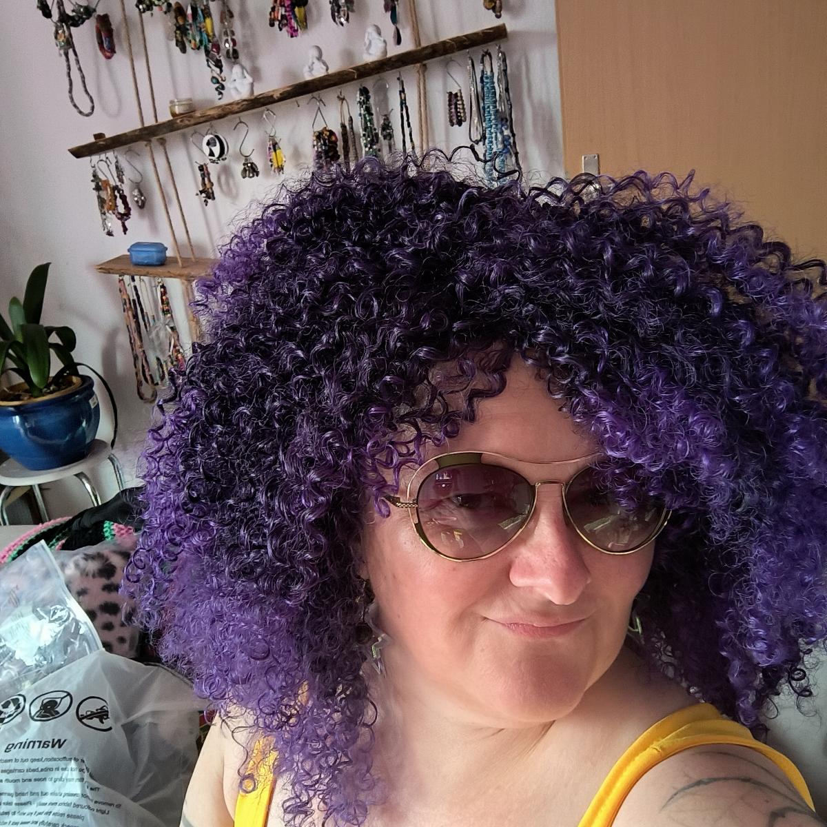 40.64 cm Afro Curly/Kinky Synthetic Wig with Bangs - Natural Look Wig for Women & Men, Easy to Style with Heat Tools, Perfect for Cosplay, Everyday & Special Events - Voluminous Curly Hairstyle, Short Hair Wig, Event Hairpiece, Secure Fit Cap, Cosplay Enthusiasts, Quick Hairstyle Change, Fashion Lovers photo review