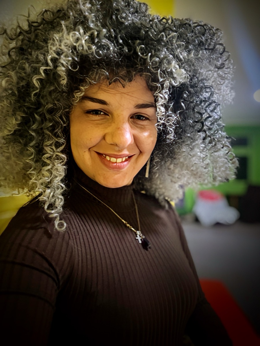 40.64 cm Afro Curly/Kinky Synthetic Wig with Bangs - Natural Look Wig for Women & Men, Easy to Style with Heat Tools, Perfect for Cosplay, Everyday & Special Events - Voluminous Curly Hairstyle, Short Hair Wig, Event Hairpiece, Secure Fit Cap, Cosplay Enthusiasts, Quick Hairstyle Change, Fashion Lovers photo review