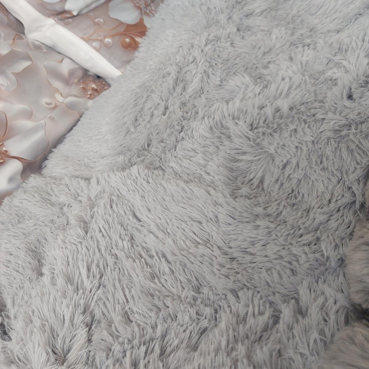 Ultra-Soft Faux Mink Plush Throw Blanket - Thick, Lightweight & Warm For All Seasons, Versatile Solid Color Design, Machine Washable, Christmas Present photo review