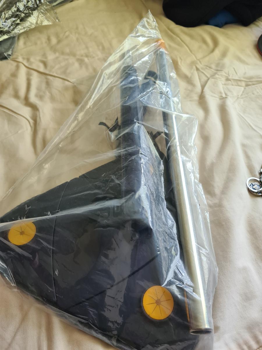 1set, Triangle 360° Rotating Cleaning Mop, Long Handle Floor Mop, Hands-free Wash Squeeze Mop, Wet And Dry Dual-use Cleaning Mop, for Floor Wall Ceiling Corner Glass, Cleaning Supplies, Cleaning Tool photo review