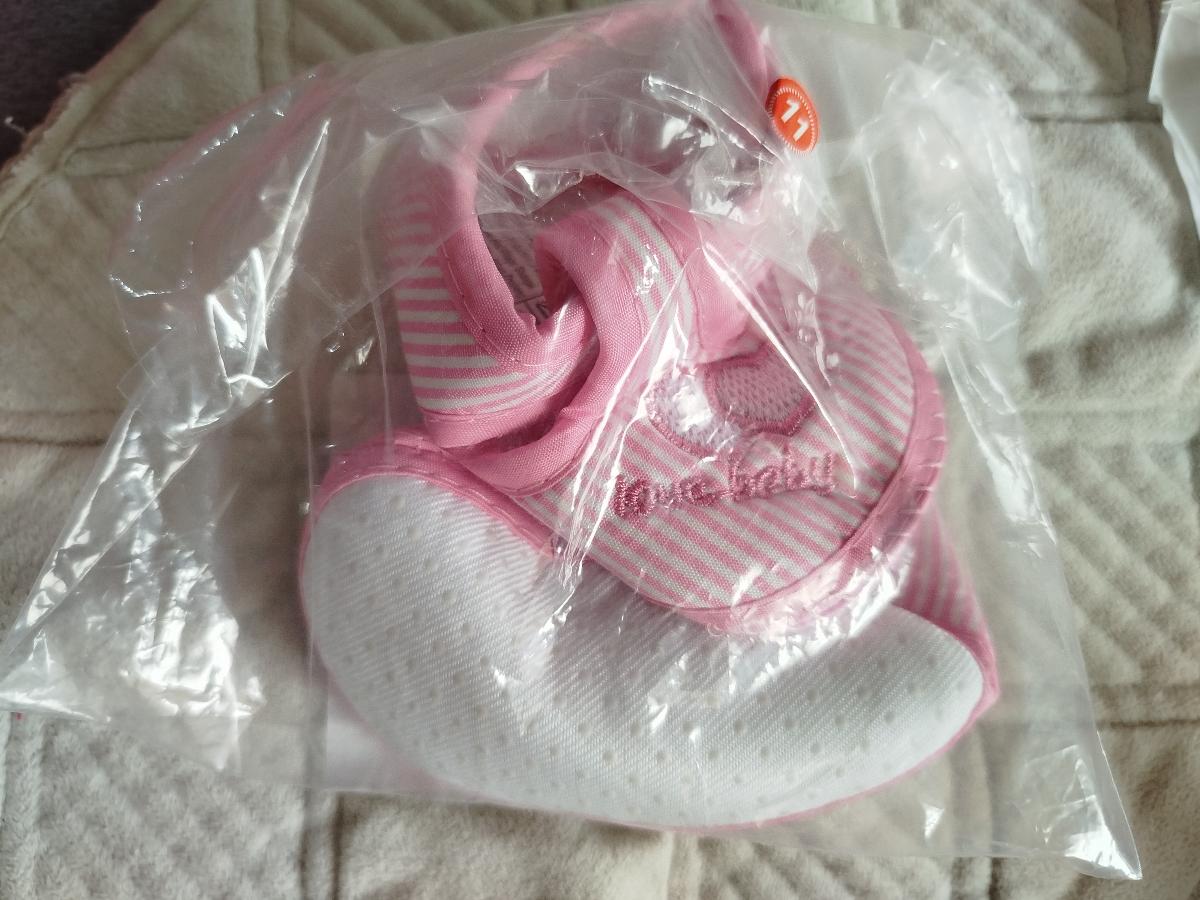 Soft-Soled Fabric Shoes with a Heart Design photo review