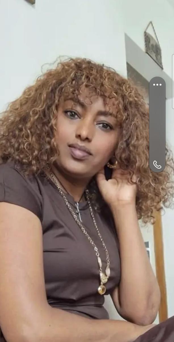 Glueless Brazilian Remy Human Hair Wig - Highlight Color Short Curly Bob with Bangs, Wear-to-Go Wig Suitable for Women & Men, Density Curly Hair for Daily Use & Special Events (No Glue Required) photo review