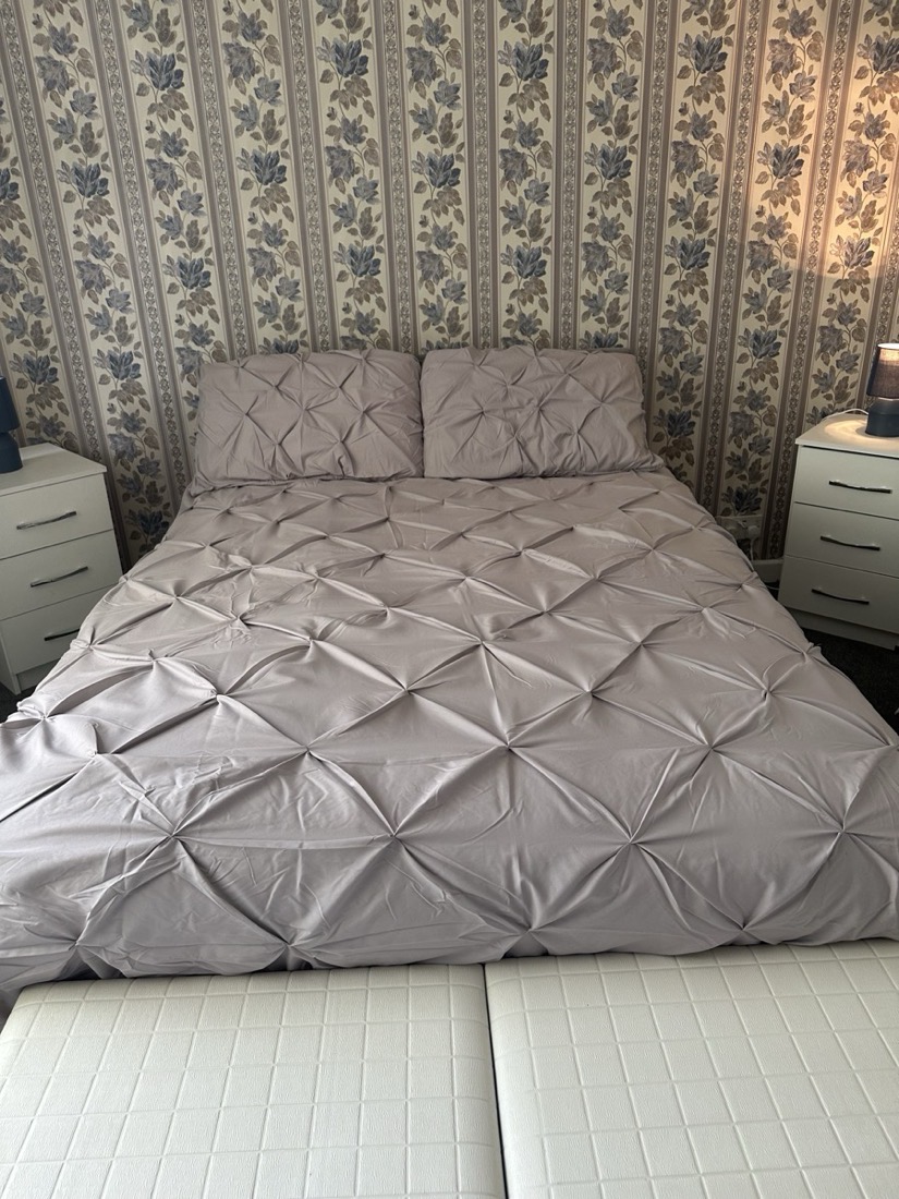 PINTUCK PLEATED ALFORD EGYPTION COTTON MIX DUVET COVER WITH PILLOW CASEA ALL SIZES SINGLE DOUBLE KING SUPER KING photo review