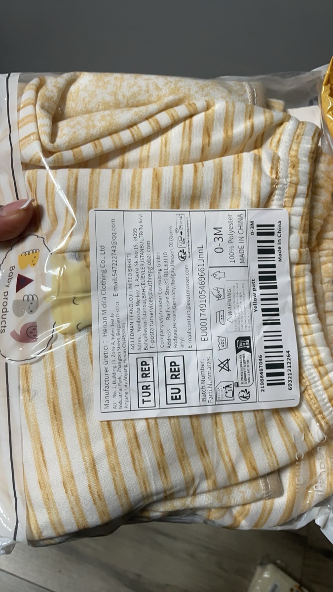 Baby Newborn Spring & Summer 5pcs Set, 0-3 Months Baby Outfit, Random Cute Cartoon Designs, Machine Washable, 1 Top, 2 Pants, Hat, Bib, Perfect for Outdoor, The Best Gift for Newborns and Pregnant Moms, Perfect for Outdoor photo review