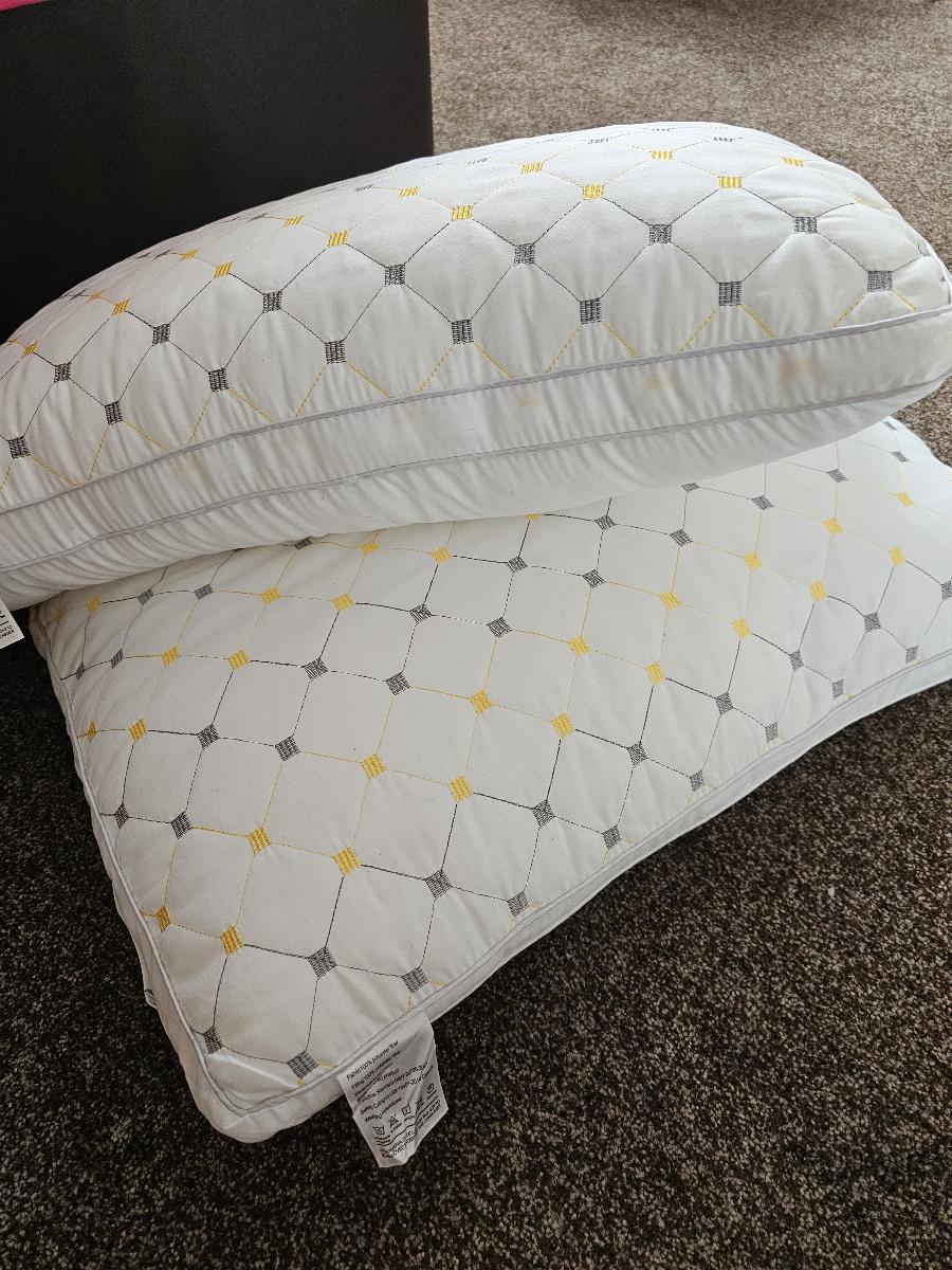 2-Pack Hotel Quality White Double-Border Pillow Insert (74x48cm) | 1000g Premium Polyester Fill for Luxurious Bed Decor, Starry Embroidered Pattern, Zips Closure, Comfortable & Breathable Home Sleep Pillows for Side/Back/Stomach Sleeper, 74*48cm photo review