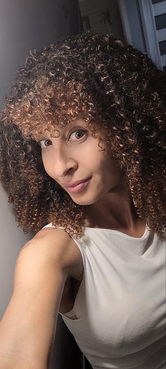 40.64 cm Afro Curly/Kinky Synthetic Wig with Bangs - Natural Look Wig for Women & Men, Easy to Style with Heat Tools, Perfect for Cosplay, Everyday & Special Events - Voluminous Curly Hairstyle, Short Hair Wig, Event Hairpiece, Secure Fit Cap, Cosplay Enthusiasts, Quick Hairstyle Change, Fashion Lovers photo review