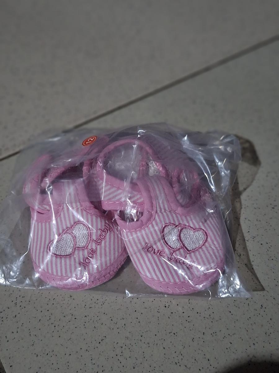 Soft-Soled Fabric Shoes with a Heart Design photo review