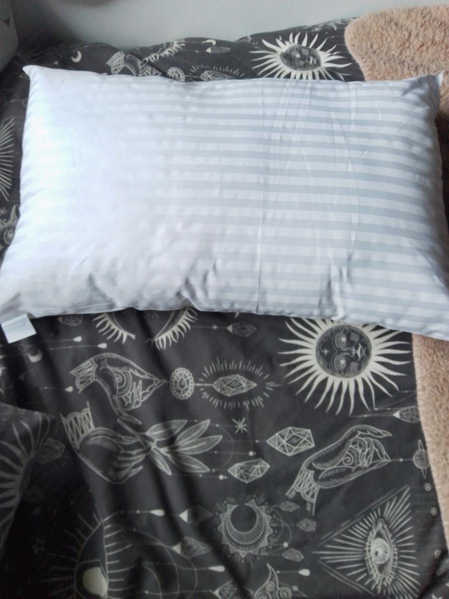 Hotel Quality Stripe Pillows Soft Support Bounce Hollowfibre Pillow Pack of 2 &4 photo review