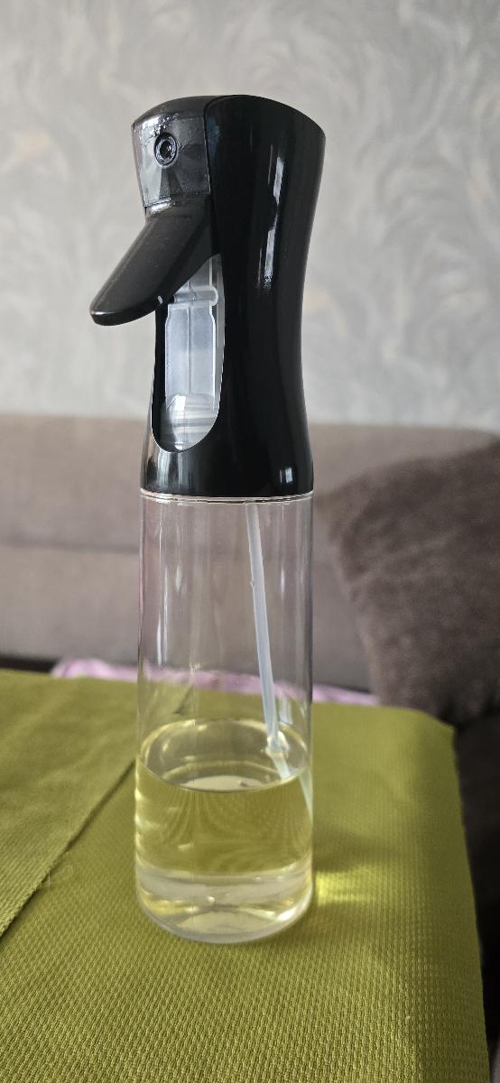 300ml Multi-Use Oil Spray Bottle - Transparent PET with Black Trigger Nozzle, Ideal for Cooking, BBQ & Baking - Easy-Level Indicator, Outdoor Safe, Oil Sprayer Bottle for Cooking Sinterklaas photo review