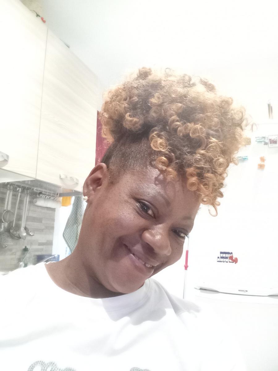 Extensions de Queue de Cheval Bouclée Afro Ananas avec Cordon et Frange - Coiffure Enroulée à Clips pour Cheveux Courts, Noir Gris, Style Polyvalent pour Tous les Jours & Occasions Spéciales, Accessoire Chic pour Chignon | Attache Sécurisé par Clip, Pièce de Cheveux Afro photo review