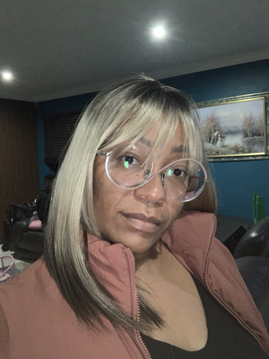 Straight Synthetic Wig with Bangs, Featuring a Matte End And Breathable Rose Net Cap, Suitable for Women And Made from High-Temperature Fibers photo review